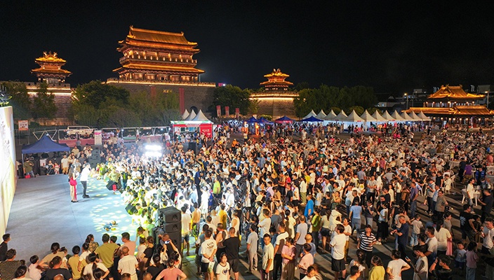 “夜经济”点燃烟火气，市民乐享“Z6官网盛宴”